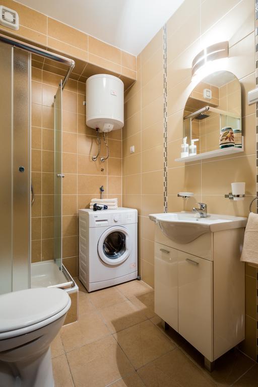! Promo! Central Evergreen Studio - Free Public Parking-Fast Wi-Fi Novi Sad Extérieur photo