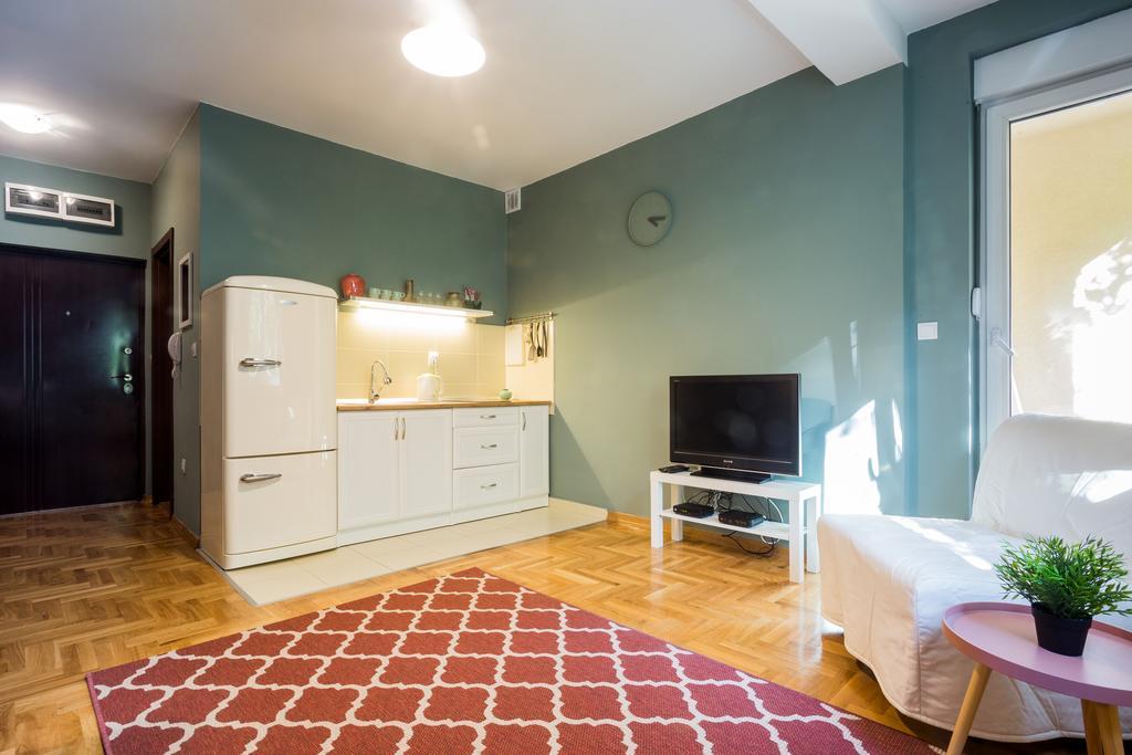 ! Promo! Central Evergreen Studio - Free Public Parking-Fast Wi-Fi Novi Sad Extérieur photo